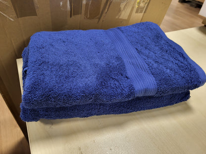 246623 - AMAZON BASICS Peshqir i madh banjoje, 100% pambuk, rezistent ndaj zbehjes, ultra i butë dhe thithës, 70 x 140 cm, blu mbretërore, pako me 2 copë