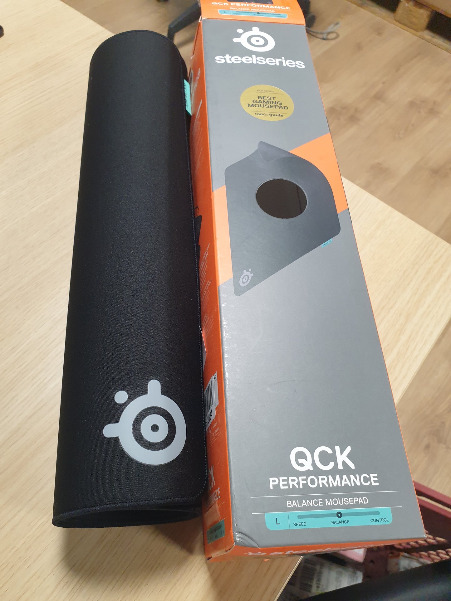 266439 - STEELSERIES QcK L Performance Balance Gaming Mouse Pad – 490 x 420 mm – Dendësi shtesë për rrëshqitje të lëmuar, bazë gome neopreni anti-rrëshqitëse