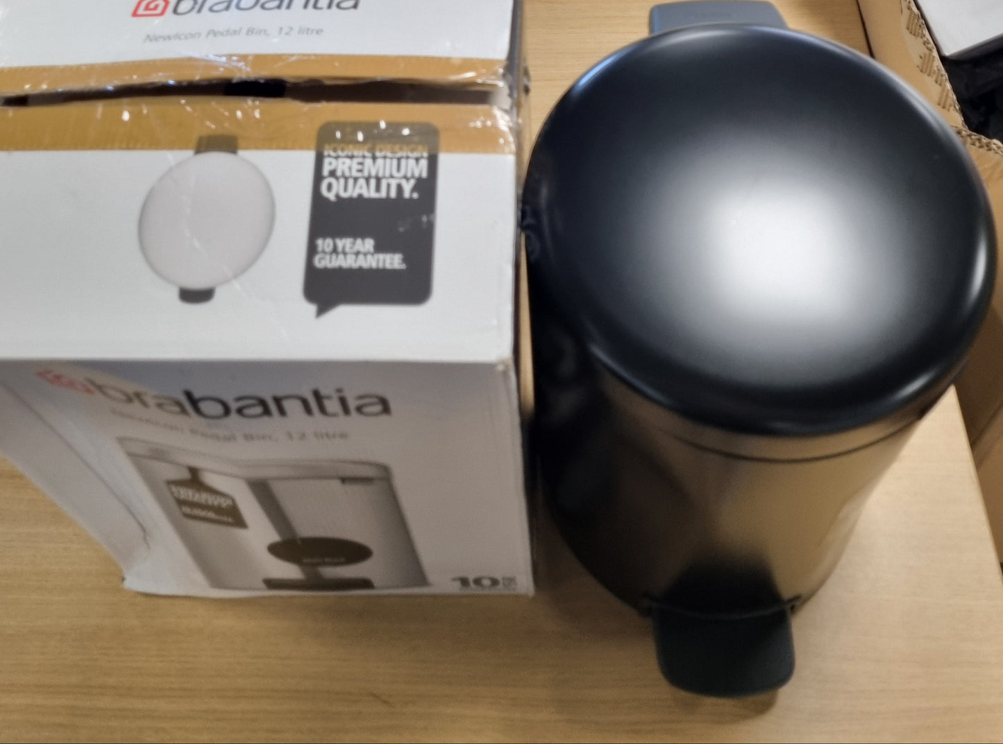 255266 - BRABANTIA Newicon Kosh plehrash me pedale dhe kovë plastike, 12L, E zezë mat