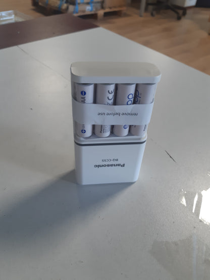 268197 - ENELOOP Karikues SmartPlus për 1–4 bateri AA/AAA Ni-MH, me 4 bateri eneloop AA/Mignon me kapacitet të përmirësuar dhe 10 karakteristika sigurie