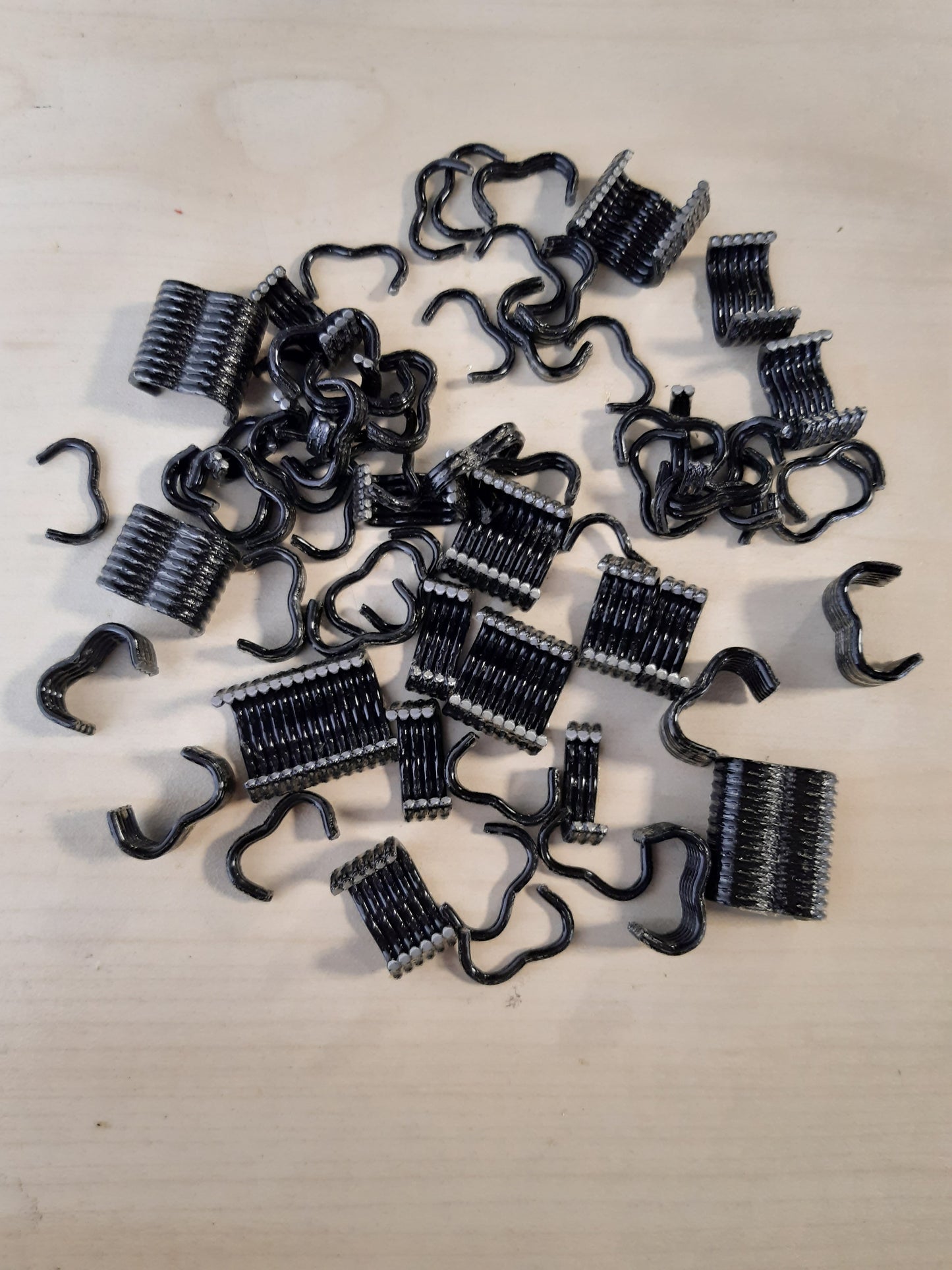 164121 - RAPID VR22 Pako me 215 Unaza Fiksuese të Galvanizuara, Çeliku me Veshje PET të Zi, për Gardhe dhe Rrjetë Teli 5-11mm