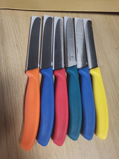 141889 - Victorinox – Set me 6 thika bifteku të dhëmbëzuara 4.5 inç prej çeliku inox zviceran, me doreza Fibrox shumëngjyrëshe