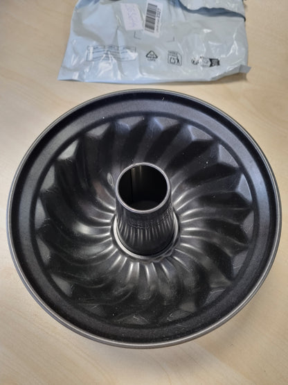 263644 - ZENKER Tavë për kek 22cm Bundt nga seria "Pure", Tavë e qëndrueshme dhe e veshur për kekë Bundt lëngshëm, e rrumbullakët me shtresë jo-ngjitëse (Ngjyra: e zezë), Sasia: 1 copë