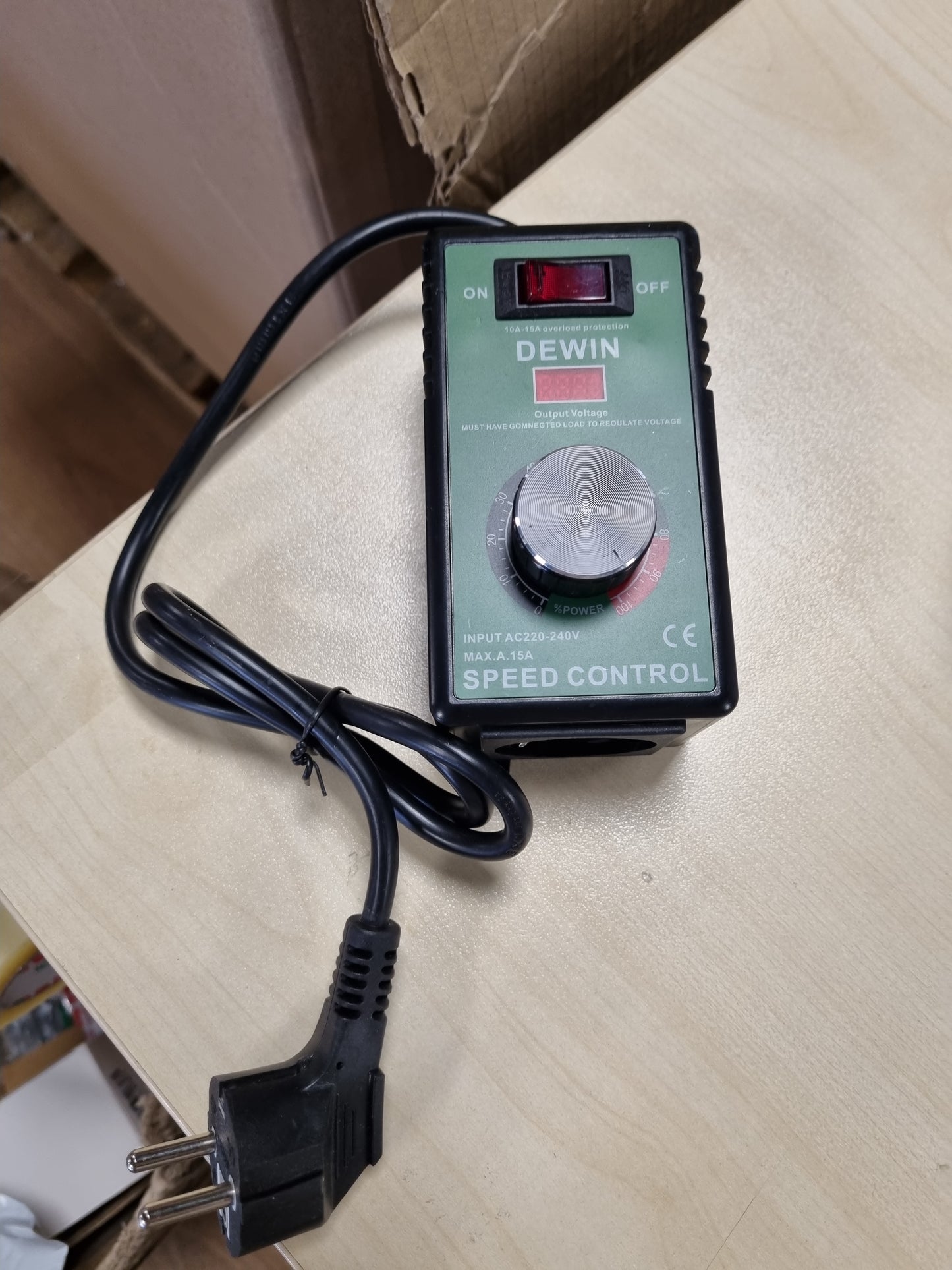 251209 - DEWIN Kontrollues Shpejtësie, 230V, Rregullator Shpejtësie pa Shkallë, Mbrojtje nga Mbingarkesa 15A për Mulli Këndi/Fryrëse/Stërvitëse Dore/Sharra Rrethore