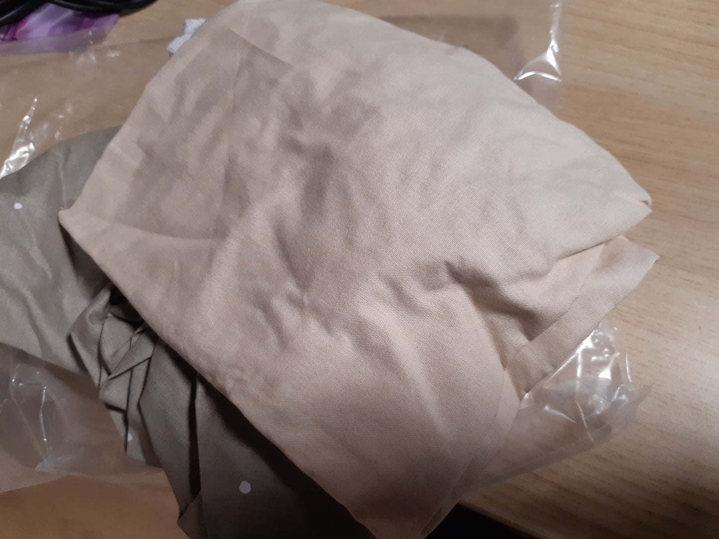 241500 - Çarçafë të montuar për krevat fëmijësh, Set prej 3 copësh: 35x75 cm - 2 çarçafë + 1 mbrojtës dysheku i papërshkueshëm nga uji
