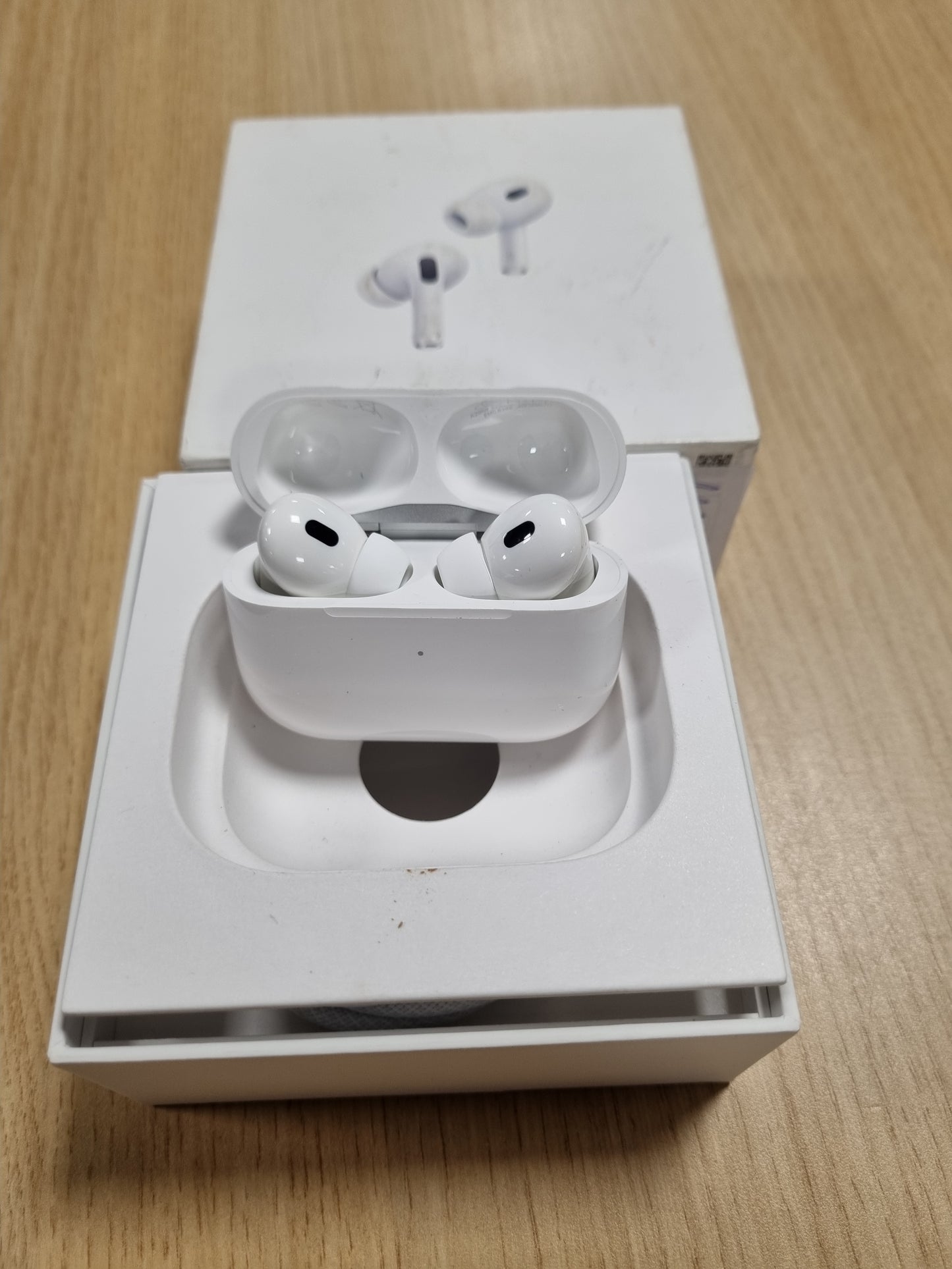 111292 - APPLE AirPods Pro 2, Kufje pa Tel, Bluetooth, Anulim Aktiv i Zhurmës, Funksion Aparati Dëgjimor, Audio Hapësinore e Personalizuar, Karikim USB-C