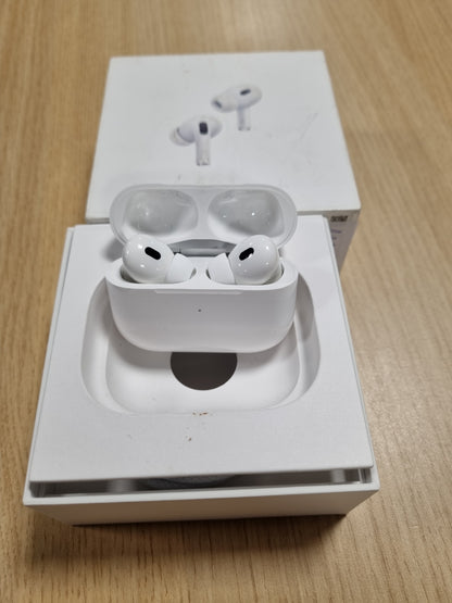 111292 - APPLE AirPods Pro 2, Kufje pa Tel, Bluetooth, Anulim Aktiv i Zhurmës, Funksion Aparati Dëgjimor, Audio Hapësinore e Personalizuar, Karikim USB-C