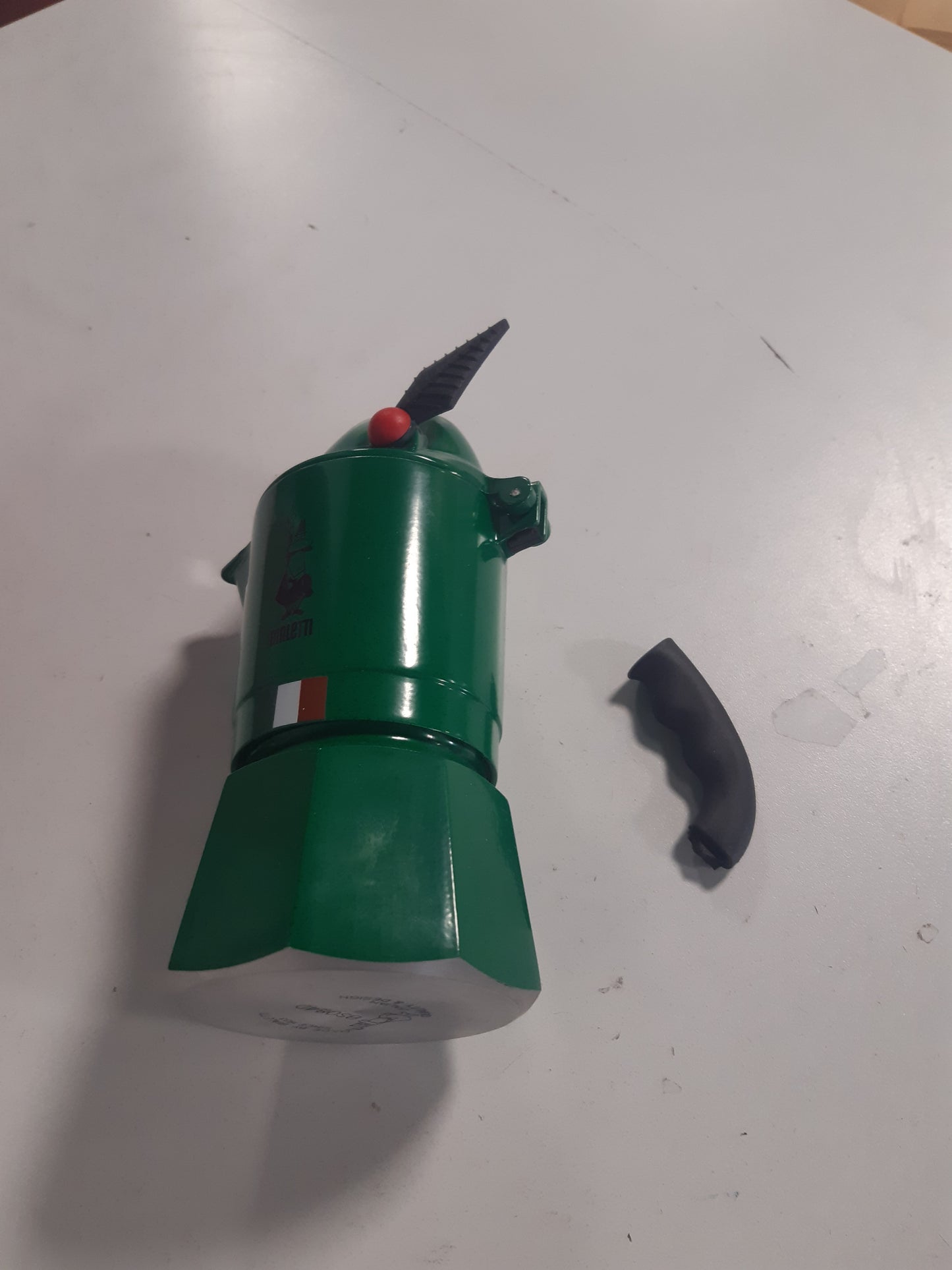 221966 - Bialetti Makinë kafeje New Break Alpina, Dorezë kundër djegies, 3 gota (130 ml), Alumini, Jo e përshtatshme për induksion, Jeshile