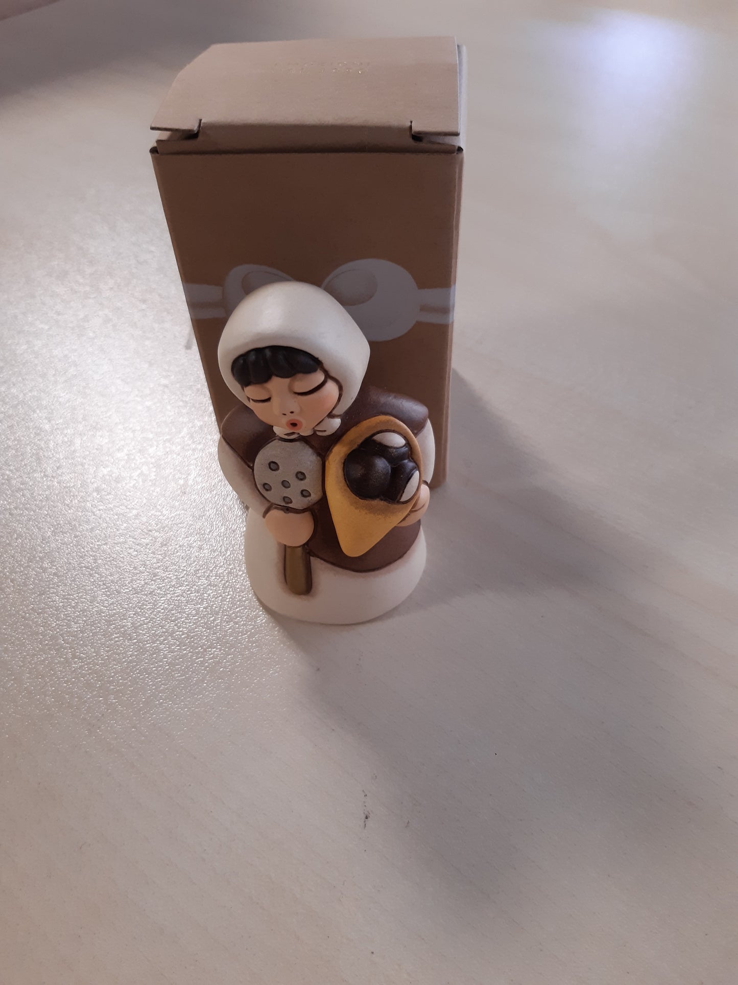 187501 - THUN - Grua Qeramike e Dekoruar me Dorë, për Dekorim Krishtlindjor, Ngjyrë e Bardhë, Lartësi 5x4.7x8 cm, Linjë Klasike