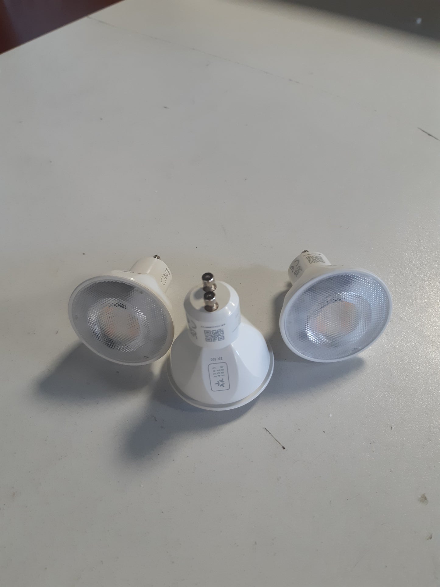 226320 - NANOLEAF Llambë ndriçimi Matter Essentials, 3 llamba LED inteligjente RGBW GU10, Bluetooth, 16 milionë ngjyra, Sinkronizim ekrani, Funksionon me Alexa, Google Home, Apple