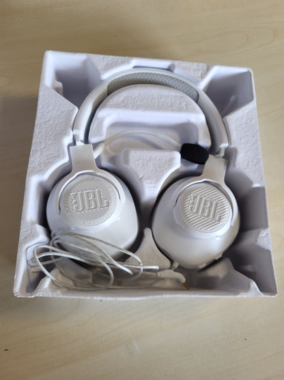 268380 - JBL KUFJE PËR LOJËRA ME TEL QUANTUM 100M2, JBL QUANTUMSOUND SIGNATURE, PRIZË 3.5 MM, KOMPATIBILITET ME SHUMË PLATFORMA, MIKROFON TË SHKËPUTSHËM ME OPSION HESHTJE, TË BARDHA