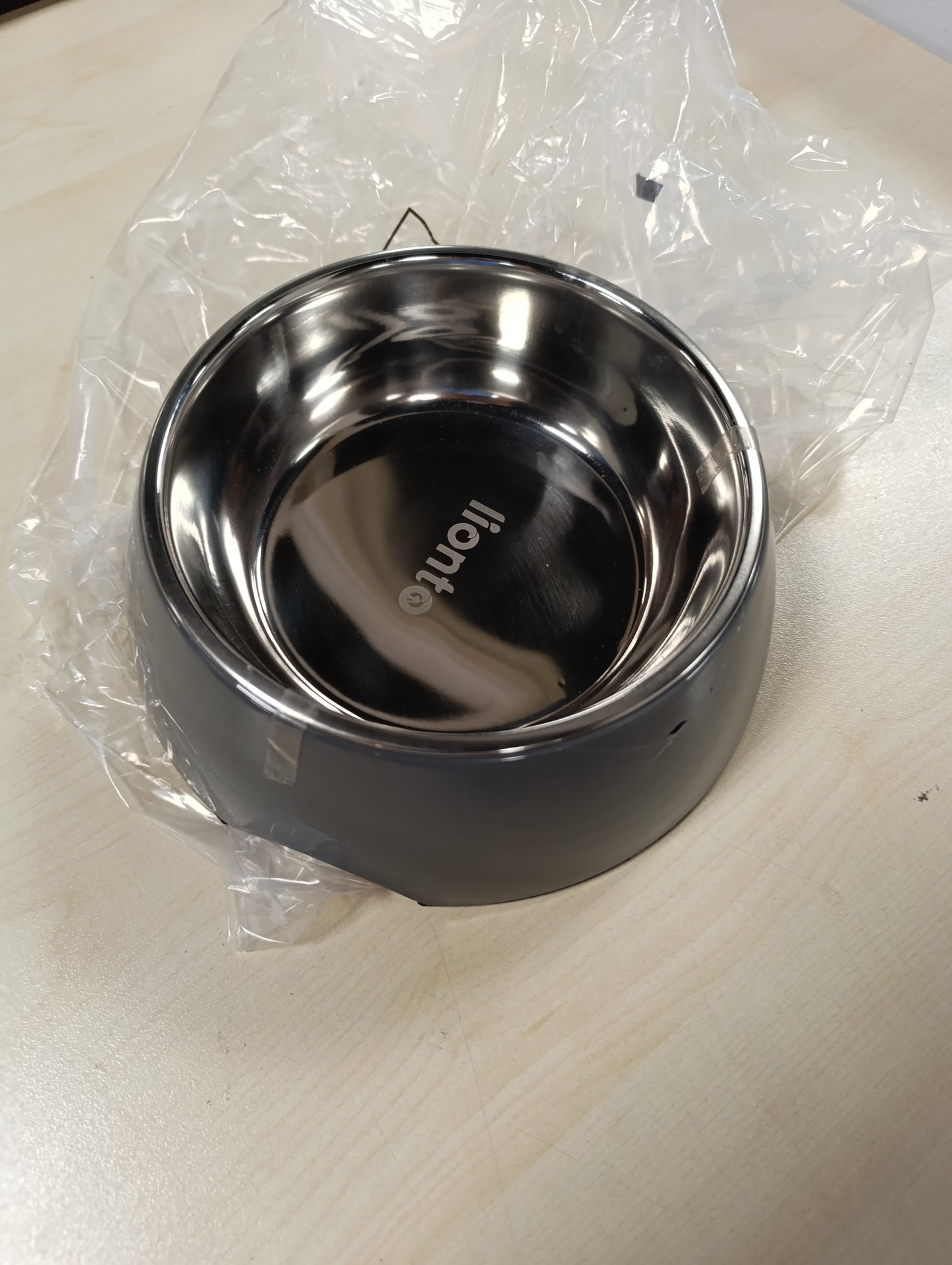252777 - LIONTO Enë për kafshë shtëpiake prej melamine 940 ml me bazë anti-rrëshqitëse, e bërë nga çelik inox i fortë, dizajn ergonomik, për qen dhe mace, gri