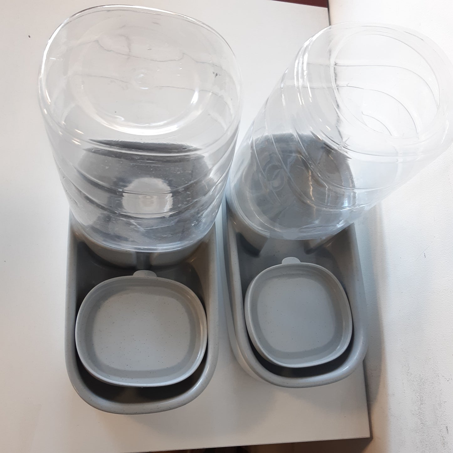 255823 - EDIPETS Dispensues Automatik Ushqimi për Kafshë Shtëpiake, 2 Njësi, 3.8 L, Tas Ushqimi dhe Uji (Gri)