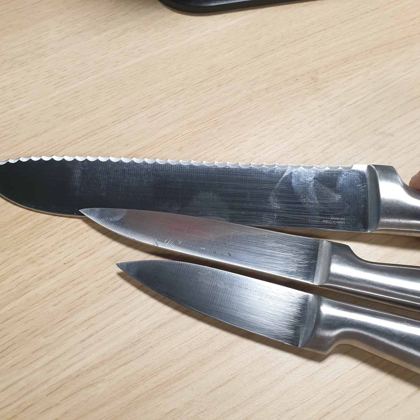 250050 - TEFAL EverSharp, Set thikash prej çeliku inox me 5 pjesë, Bllok me Mprehës të Integruar, 5 thika, Teh jetëgjatë, K2976S04