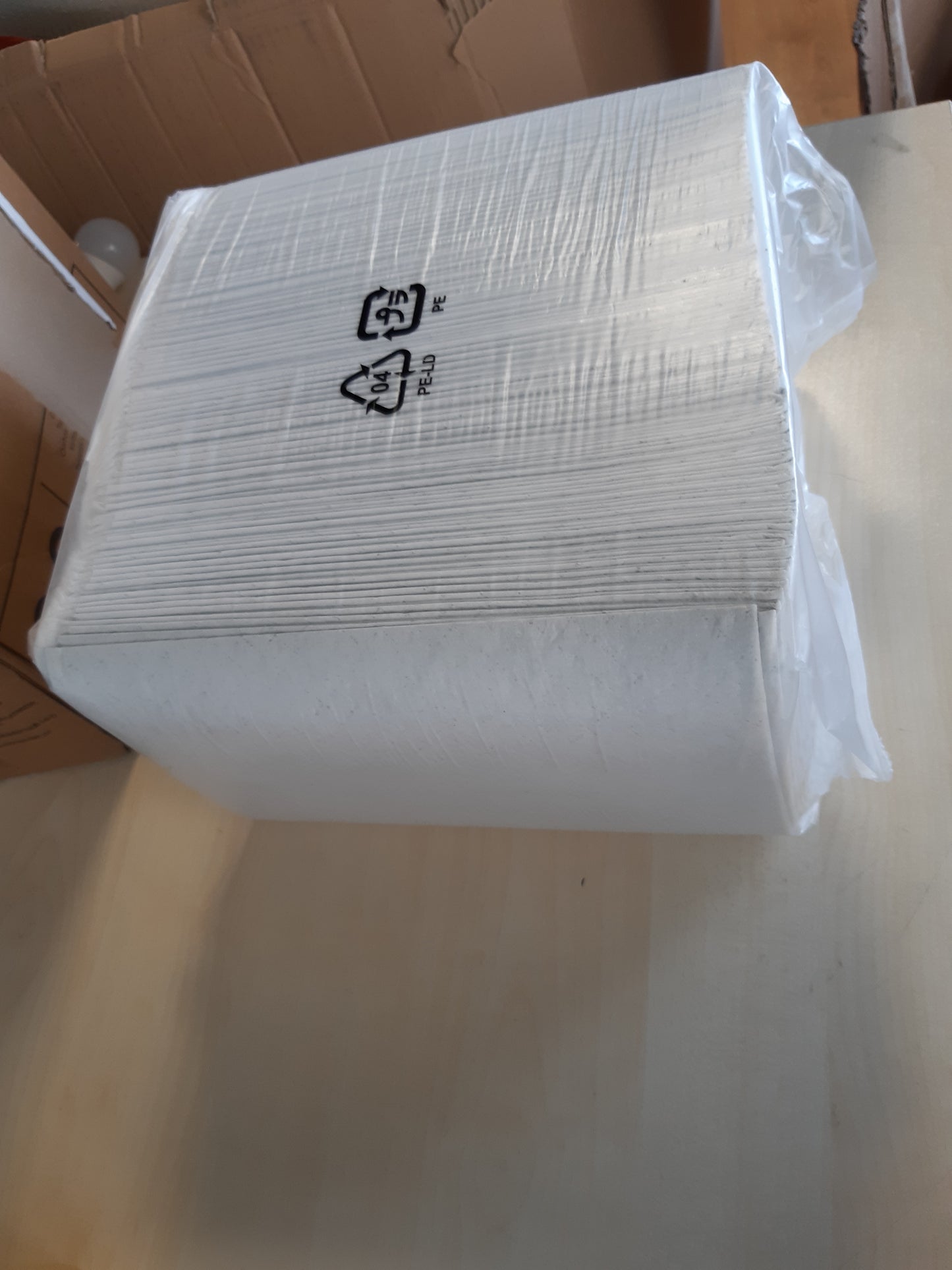 214790 - AMAZON BASICS Jastëkë stërvitjeje për qen dhe këlyshë, dizajn kundër rrjedhjeve, të rregullt (80 copë), gri