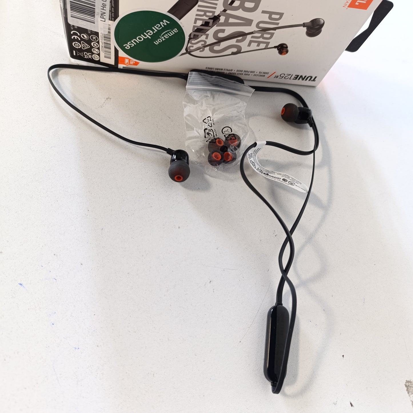 268230 - JBL Tune 125 BT - E zezë, 35*100*160mm