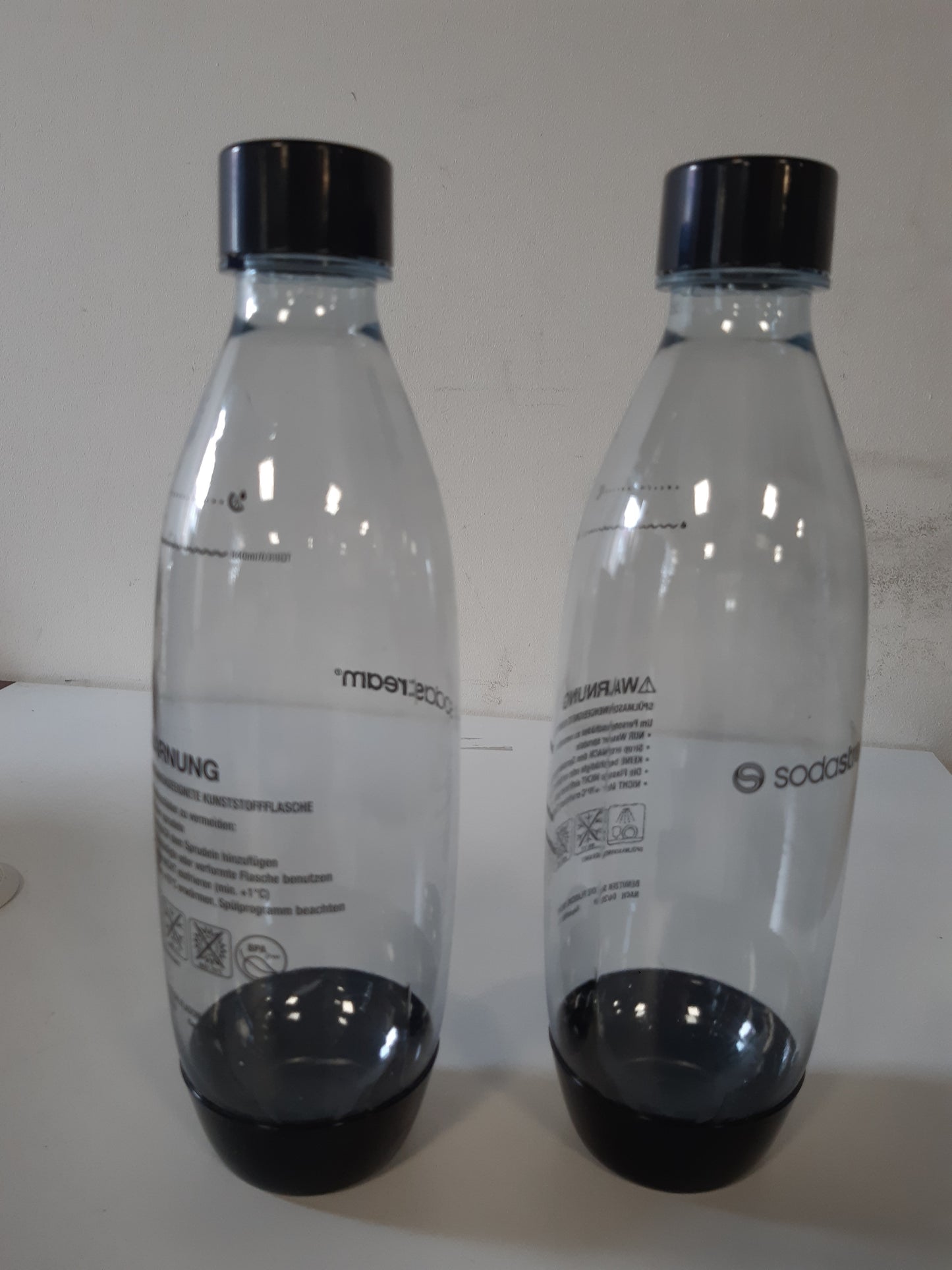 233986 - FUSE Shishe plastike SodaStream 0.8L pa BPA, e zezë, e përshtatshme për lavastovilje, e pajtueshme me DUO, E-DUO, Terra dhe të tjera, Pako me 2 copë