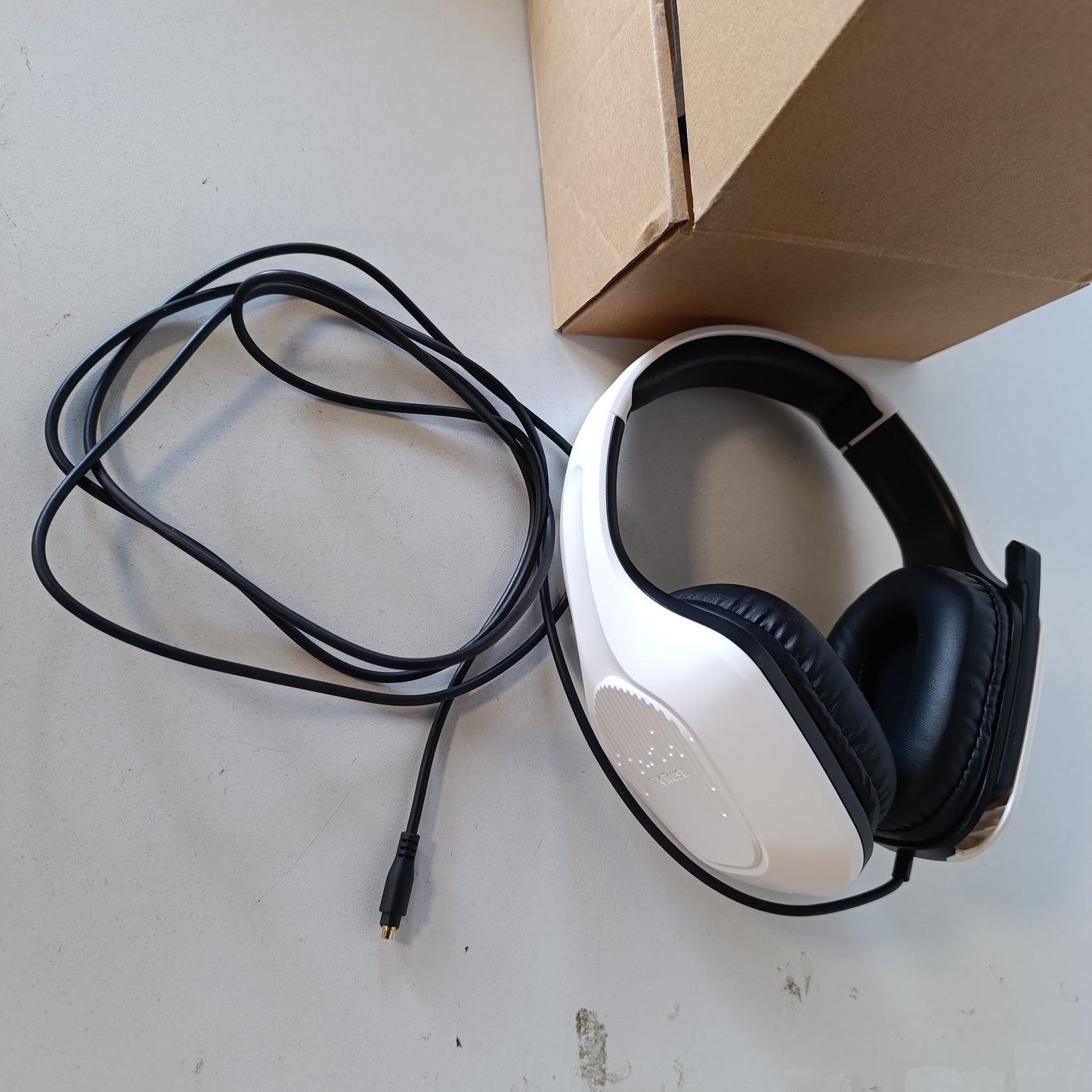 266838 - GXTrust Kufje të lehta për lojëra 418W Rayne për PC, Xbox, PS4, PS5, Switch Mobile, Drajverë 50 mm, Prizë audio 3.5 mm, Kabllo 2 m, të bardha