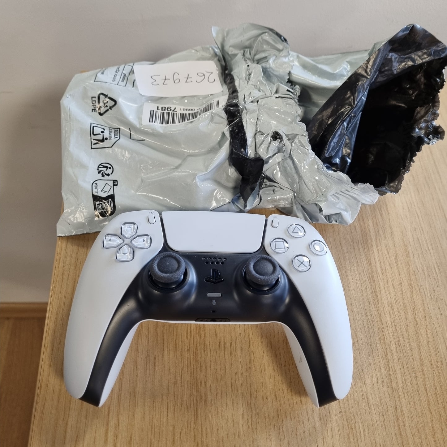 267973 - SONY Kontrollues Zyrtar PlayStation DualSense 5, Pa Tel, Reagim Haptik, Mikrofon i Integruar, Bateri e Rikarikueshme, I Përputhshëm me PS5/PC, Dy Ngjyrash