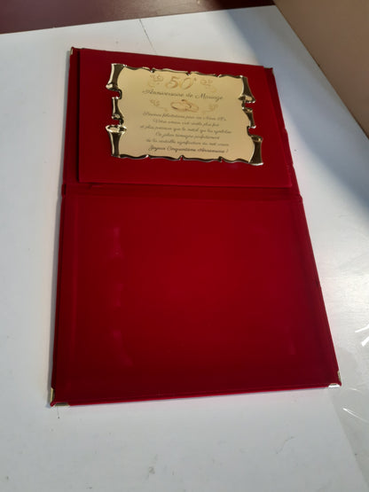 213819 - Pllakë Përkujtimore Elegante për 50-vjetorin e Martesës | Dhuratë për Pesëdhjetëvjetorin | Përvjetori i Artë i Martesës | Rrotull Metalik Dekorativ i Praruar me Dedikim (i Kuq, 50 Vjet)