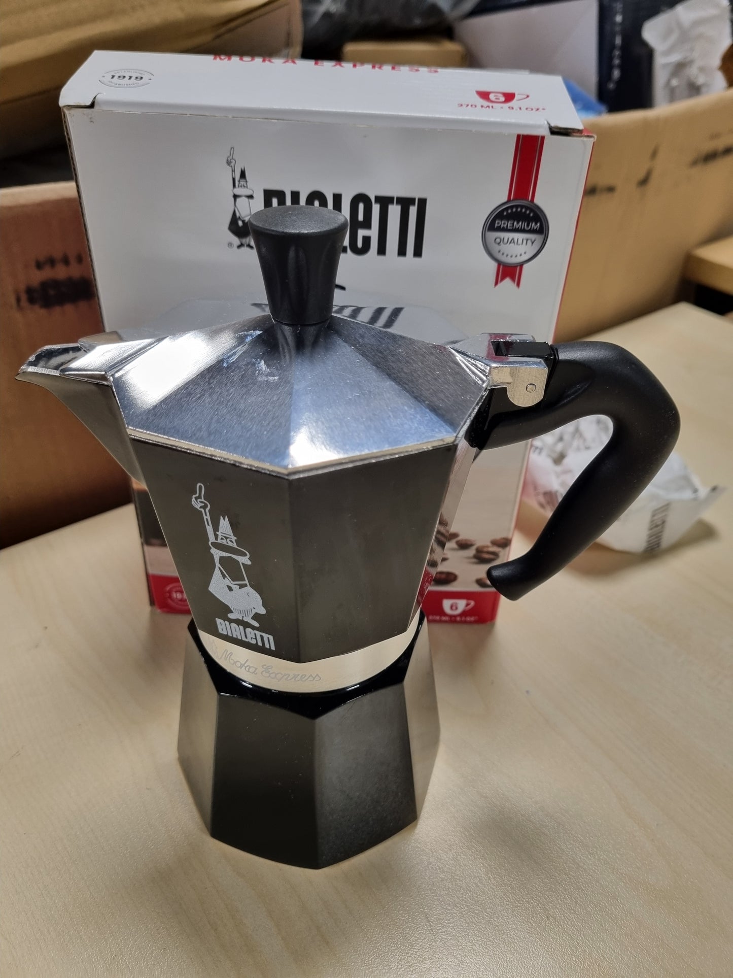 221735 - BIALETTI - Moka Color: Makinë ekspreso ikonike në sobë, bën kafe të vërtetë italiane, Moka Pot 6 gota (250 ml), alumini, e zezë