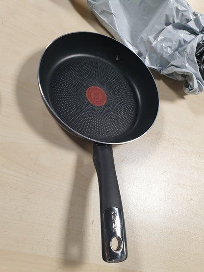 251939 - TEFAL Tigan 24 cm, shtresë jo ngjitëse me grimca titaniumi, termo-sinjal në temperaturën ideale të skuqjes, i sigurt për lavastovilje, C38804