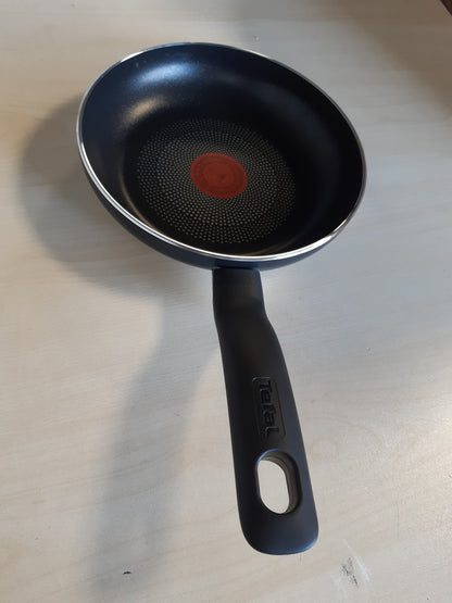 214776 - TEFAL Tigan 20 cm, shtresë jo ngjitëse, i sigurt për metalet, i pajtueshëm me të gjitha llojet e sobave përveç induksionit