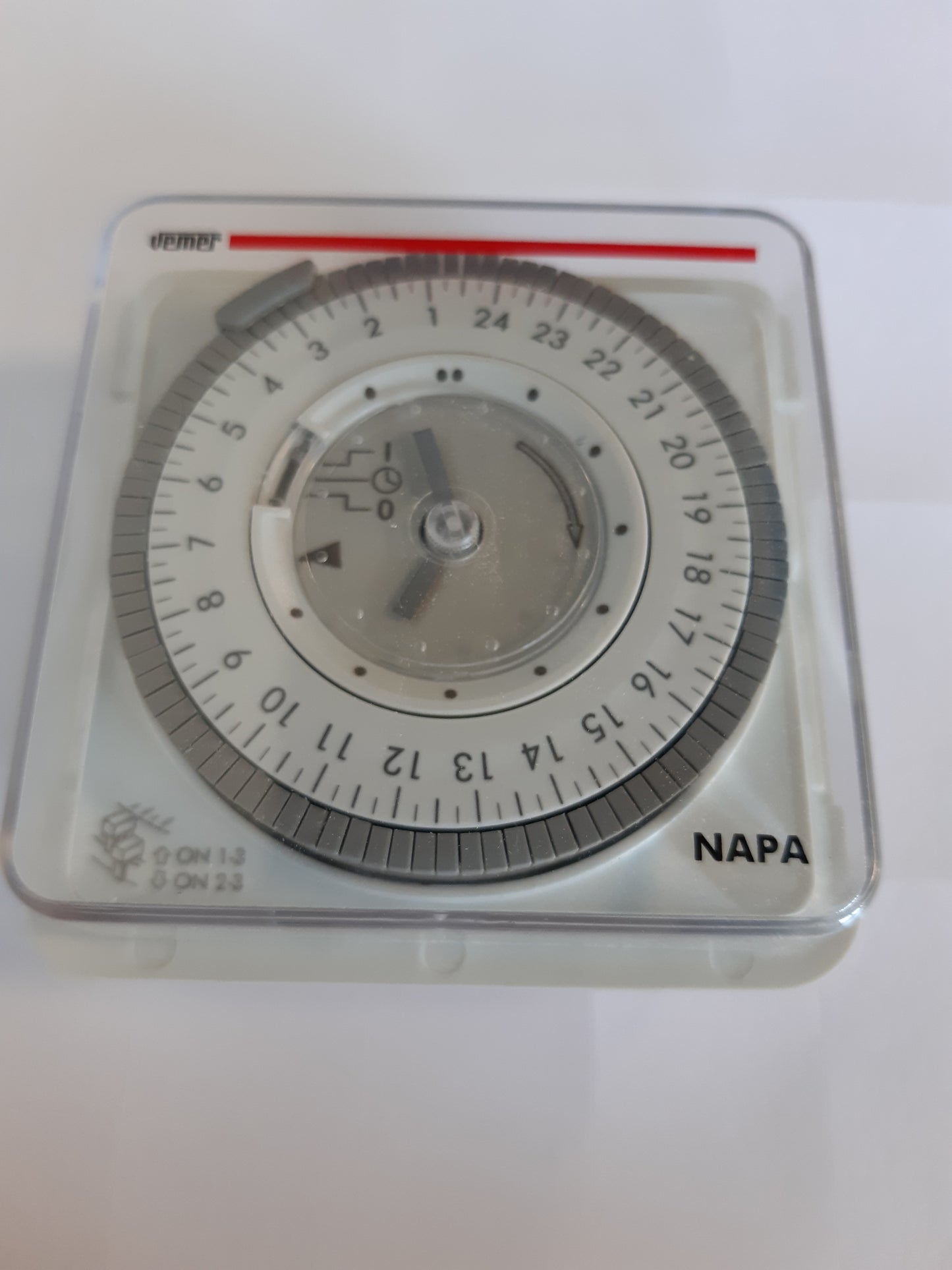 213702 - VEMER Ndërprerës Kohe Elektromekanik me Kalorës, Kohëmatës Programimi Ditor, Gri i Çelët