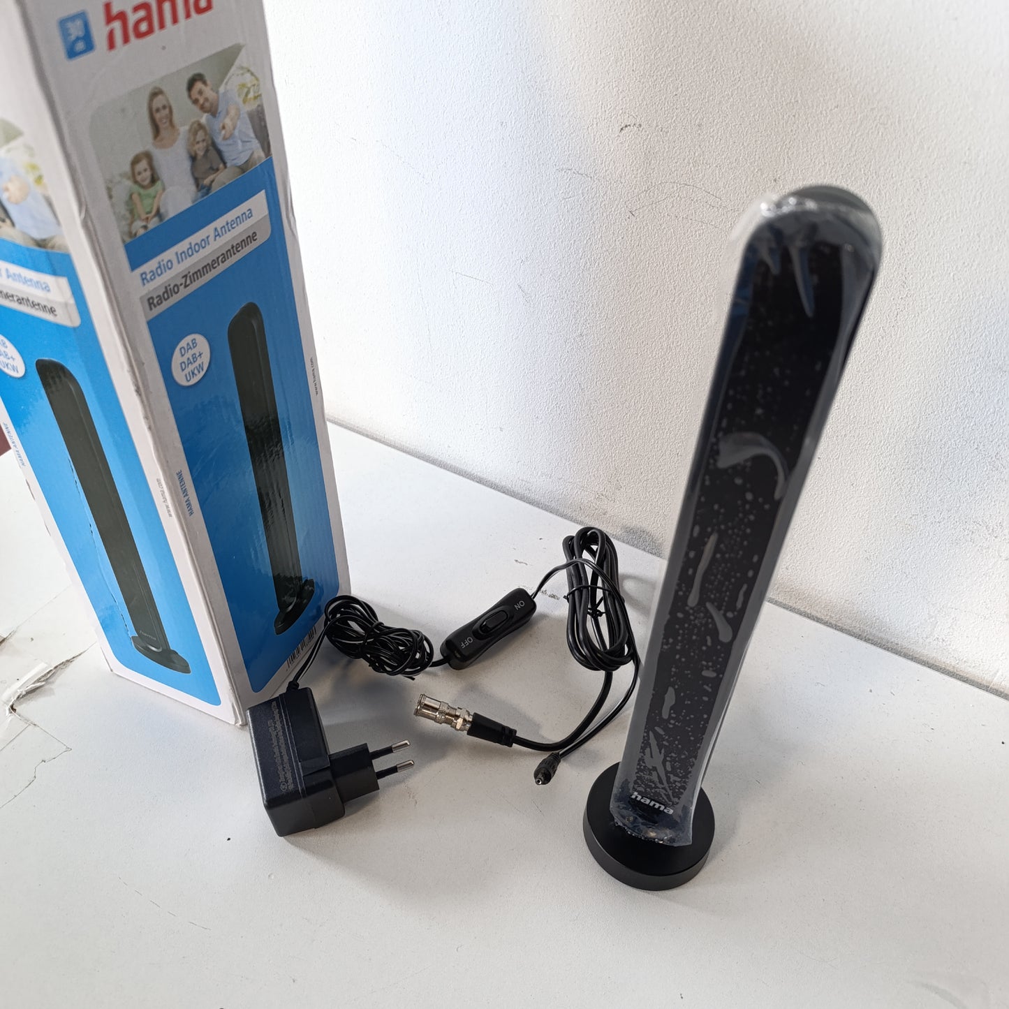 268393 - HAMA - Antenë e brendshme DAB për radio (DAB+, FM, antenë dixhitale e brendshme me amplifikator, antenë shufre aktive me lidhës F), e zezë, kabllo 1.4 m