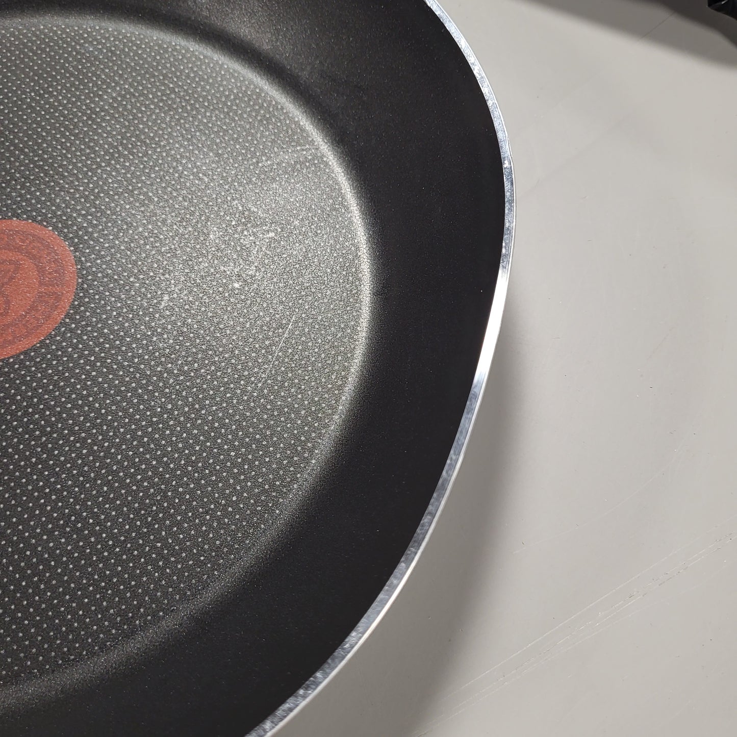 262158 - TEFAL Tigan B55506 Easy Cook and Clean, 28 cm, shtresë jo ngjitëse, tregues termik, e zezë