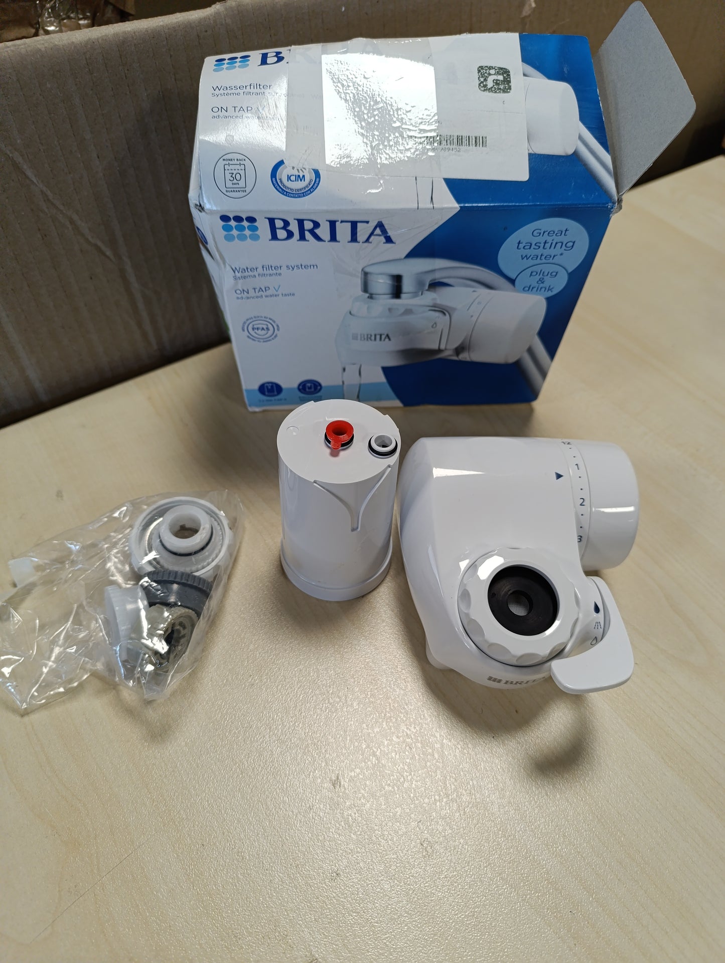 204628 - SISTEMI I FILTRIMIT BRITA ON TAP V - Sistemi i Filtrimit të Ujit për Rubinet me 1 Filtrë të Përfshirë