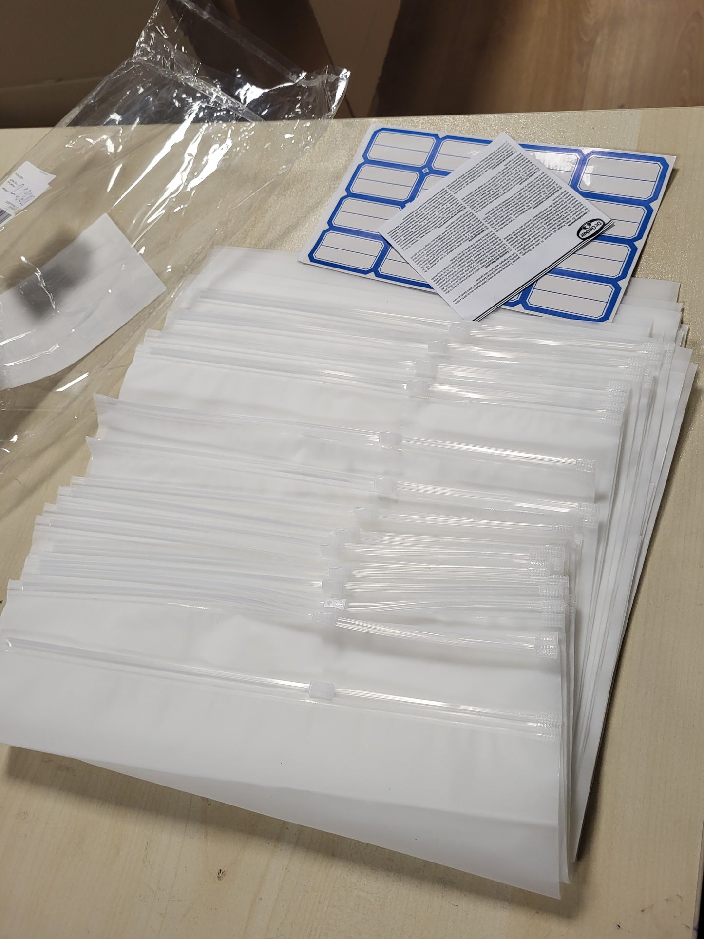 229688 - Çanta të Mëdha me Zinxhir të Ripërdorshme - 30 copë - 40x30cm - Çanta Plastike Ruajtjeje për Rroba - të Mbështjellura