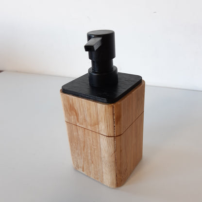 257038 - WENKO DISPENSUES SAPUNI SERRO, DISPENSUES BAMBUJE I RIMBUSHSHËM PËR AFËRSISHT 200 ML SAPUN TË LËNGSHËM, FUTJE PLASTIKE, E ZEZË