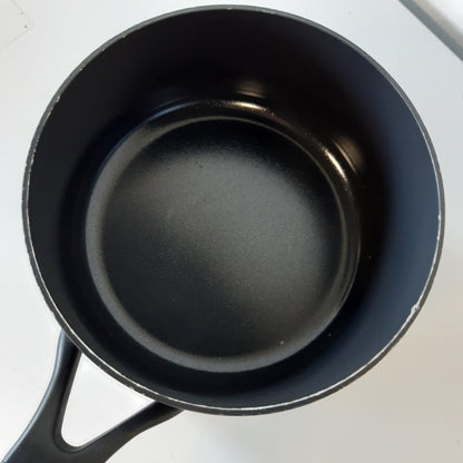 213300 - KITCHENAID Tigan klasik, i pajtueshëm me induksion, alumin, i përshtatshëm për furrë deri në 160°C, i përshtatshëm për lavastovilje, kapacitet 1.5 L