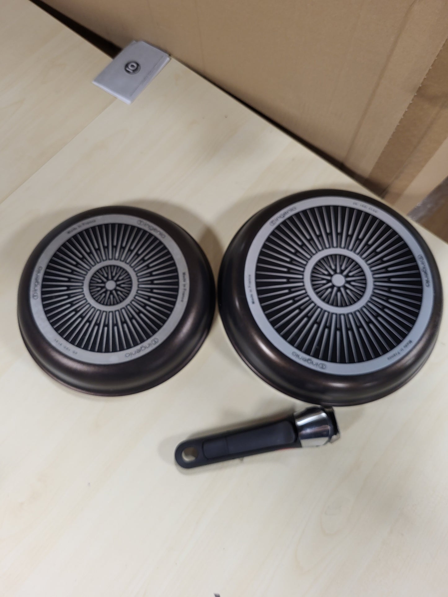 213237 - TEFAL Set me 2 tiganë 24/28 cm, Dorezë e lëvizshme, Veshje jo-Ngjitëse