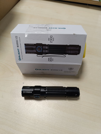 245074 - OLIGHT Dritë dore ultra e fuqishme LED Warrior 3S, 2300 Lumens, 300M, elektrik dore taktike e rikarikueshme IPX8, me sensor afërsie, çelës të dyfishtë, karikim USB