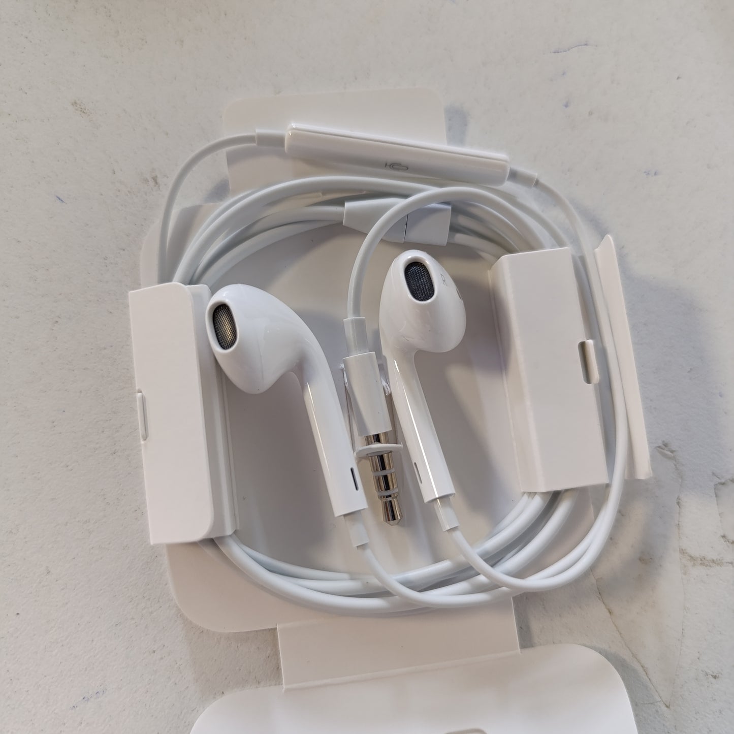 266898 - APPLE - Kufje EarPods me prizë kufjesh 3.5 mm