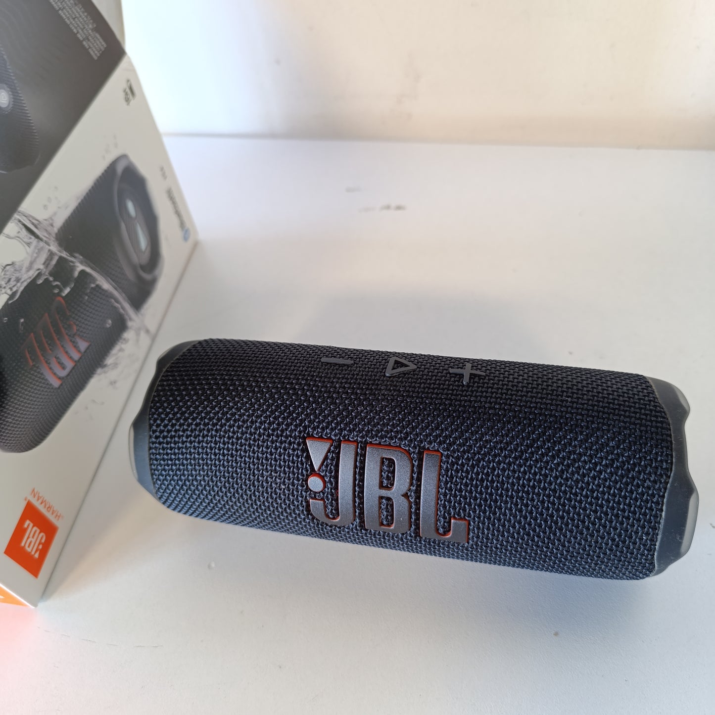 266062 - JBL Flip 7, Altoparlant Bluetooth portativ, 16 orë jetëgjatësi baterie, IP68, rezistent ndaj ujit dhe pluhurit, Pro Sound me AI Boost, Auracast, i zi