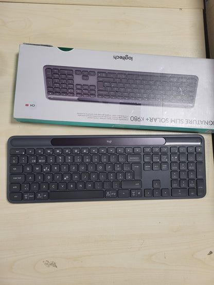 267680 - LOGITECH Signature Slim Solar+, Tastierë pa tel, energji diellore, Jetëgjatësi baterie deri në 10 vjet, Taste të personalizueshme, Bluetooth, CH QWERTZ, Grafit