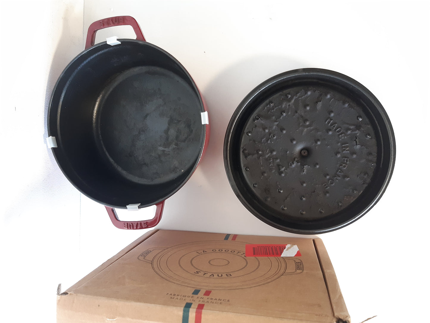239219 - STAUB, Ena prej Gize të Emaluar me Kapak, e Përshtatshme për Të Gjitha Sobat, Përfshirë Induksionin, Për 4 Persona, E Rrumbullakët, 24 cm, 3.80 L, 5 kg, Bordo