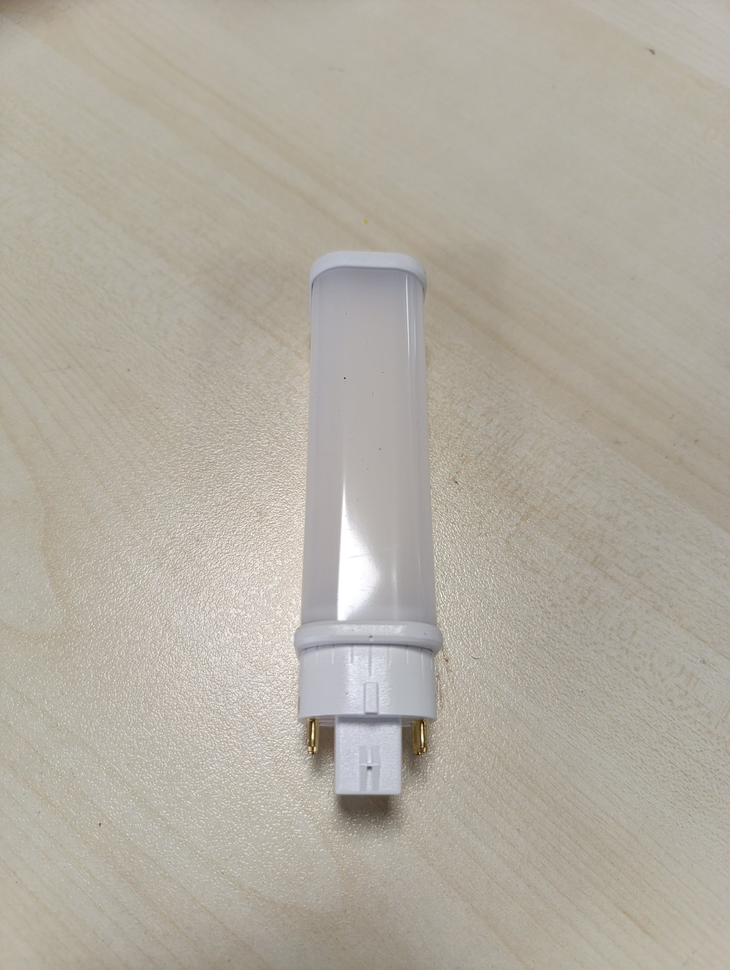 228315 - OSRAM - Llambë LED DULUX D/E 13 për prizë G24Q-1, 6 vat, 600 lumen, e bardhë e ngrohtë (3000K), e rrotullueshme, zëvendësim për llambën konvencionale 13W Dulux