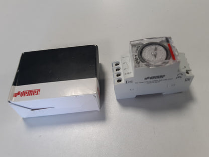 239774 - VEMER VP879100 DUET-D Kohëmatës Elektromekanik, Ndërprerës me Programim Ditor, Instalim në Shinë DIN, Gri e Çelët