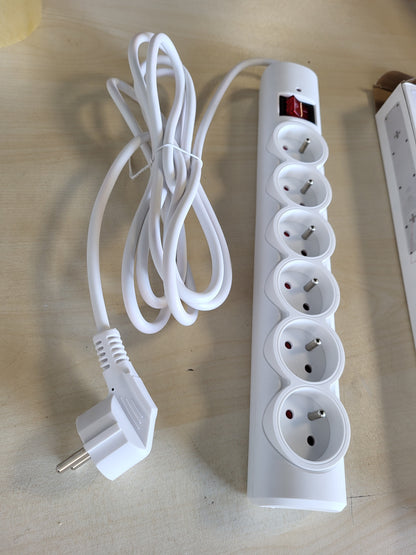 268750 - EMOS Shirit elektrik me mbrojtje nga mbitensionet, 6 priza, kabllo 3m, ngarkesa maksimale 2300W/10A, PVC, e bardhë
