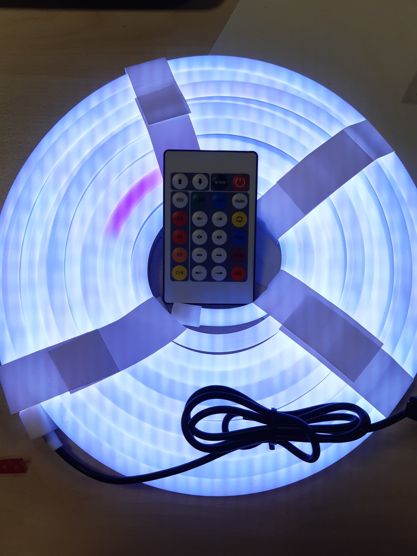 213156 - LEDVANCE Shirita LED shumëngjyrësh për përdorim të jashtëm me teknologji WiFi, të errësueshëm, të bardhë, silikon, 5 m