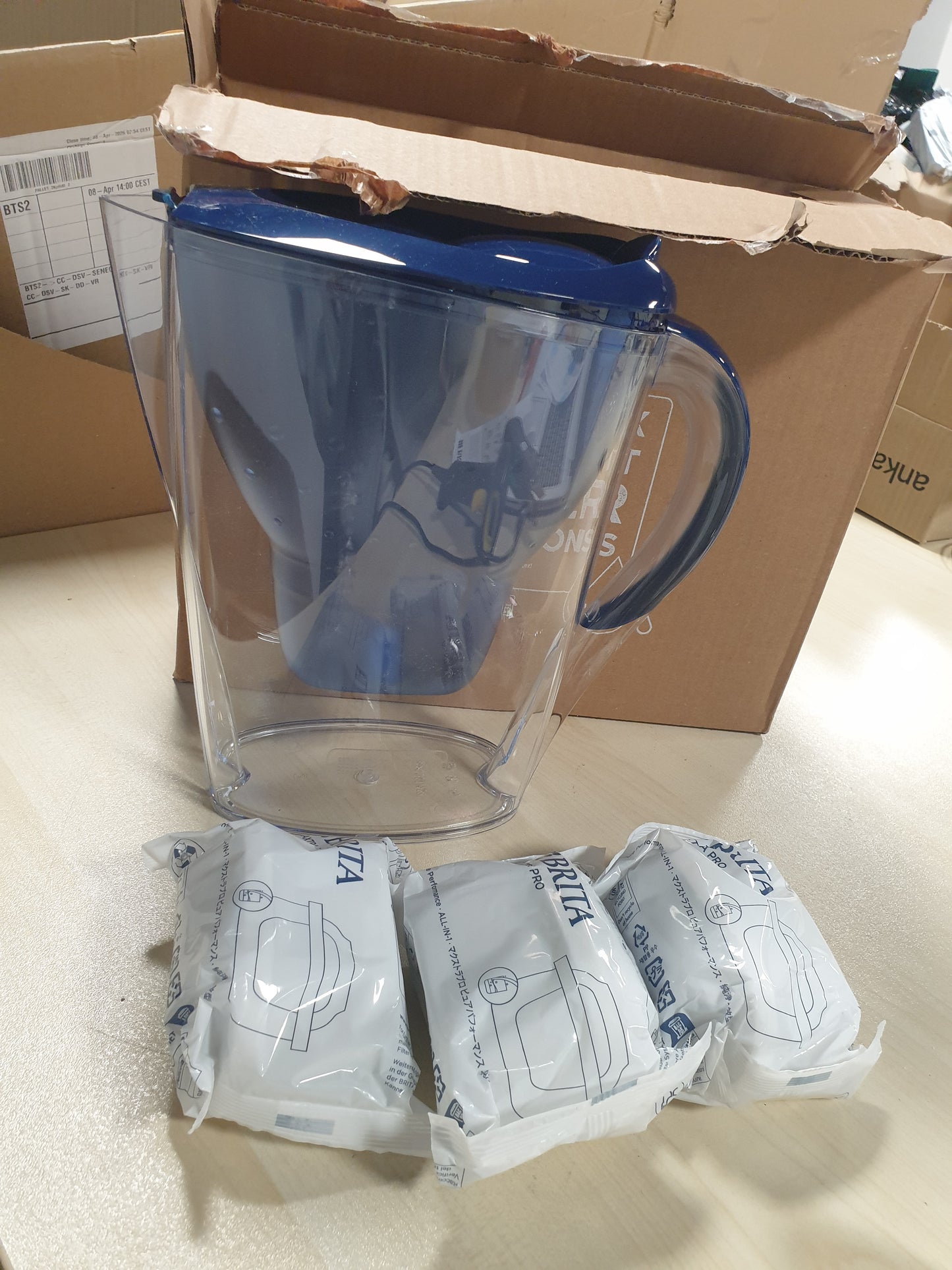 218180 - BRITA Enë filtri për ujë të bardhë Marella (2.4l) me 3 fishekë MAXTRA PRO Pure Performance, enë filtri e sigurt për frigorifer me BRITA Memo, kapak me mentesha