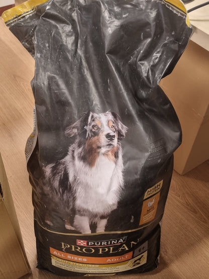 183105 - PURINA PRO PLAN Ushqim i Thatë me Pulë për Qen të Rritur, të Gjitha Madhësitë, I lehtë/i Sterilizuar, Nxit Menaxhimin e Peshës - 14 kg