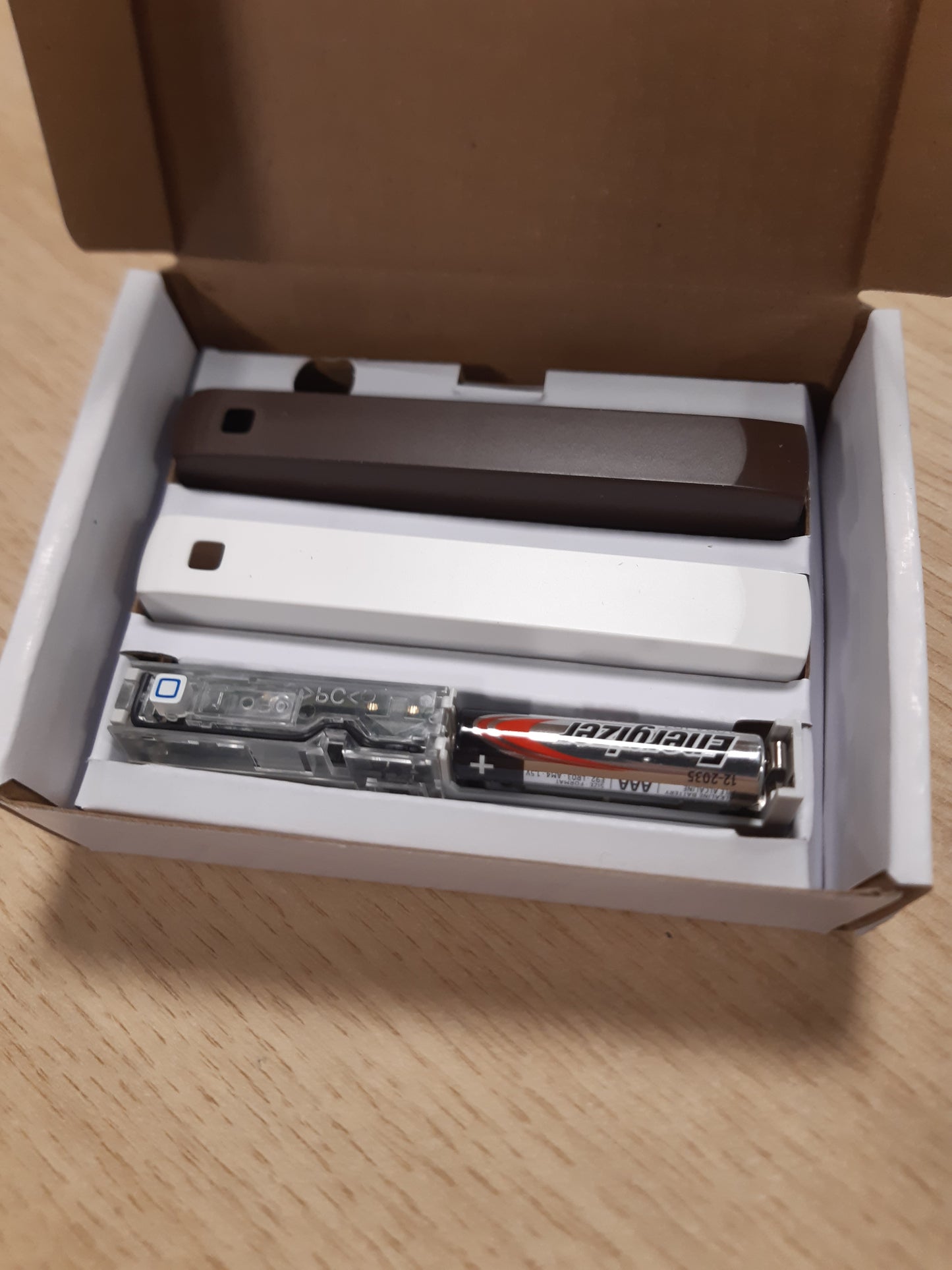 165689 - HOMEMATIC IP Kontakt për Dritare dhe Derë, Sensor Dixhital Optik, Ngjyrë e Bardhë me Mbulesë Kafe, Shtëpi Inteligjente, Monitorim nëpërmjet Aplikacionit, Kompatibilitet me Alexa dhe Google Asistent, Modeli 157857A0