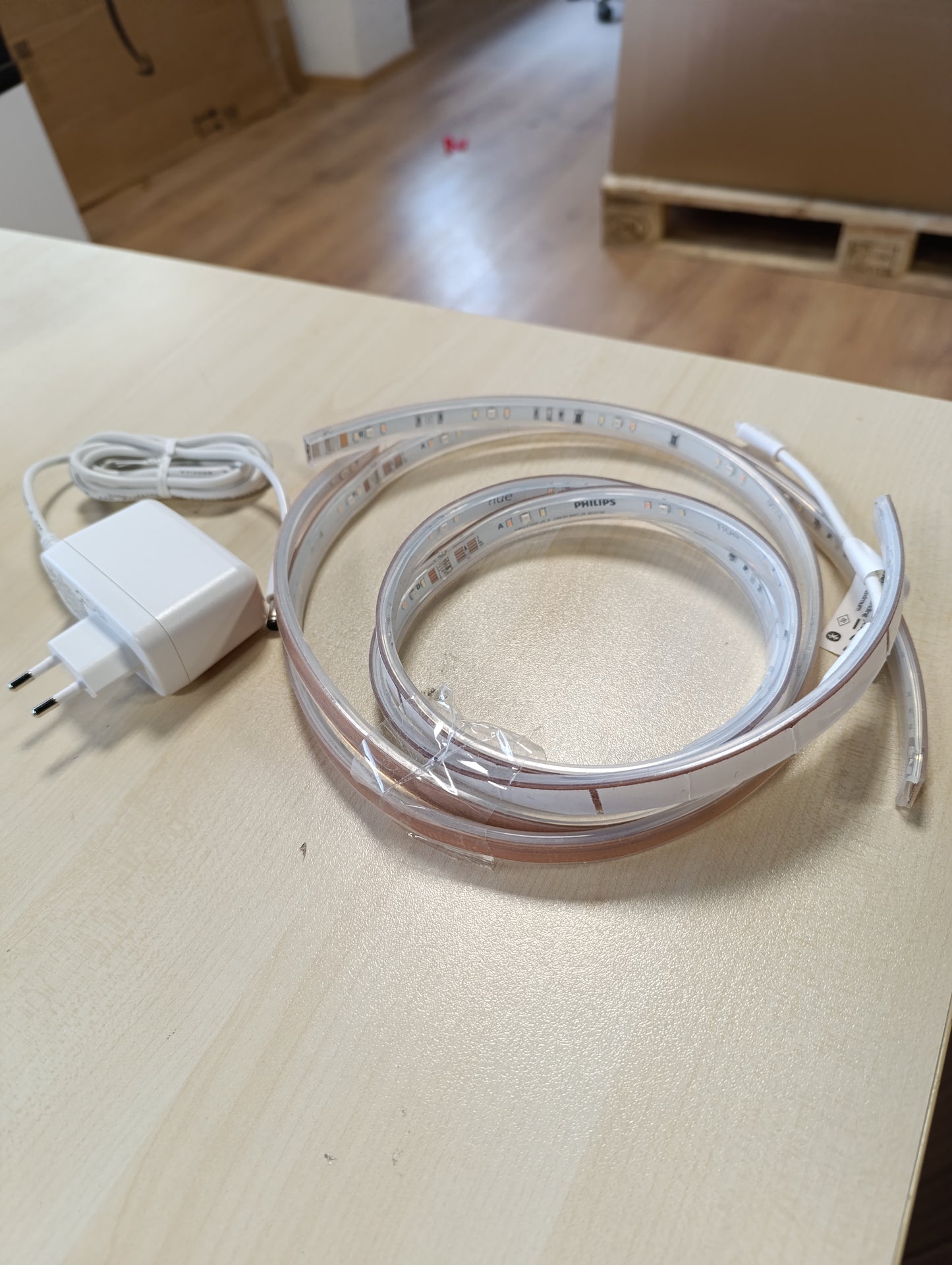 245154 - PHILIPS HUE Shirit LED 3 metra, Dritë e bardhë dhe me ngjyra, Set bazë, Kontroll me aplikacionin Hue, Pako me 1 copë