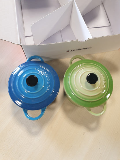199154 - LE CREUSET Seti prej 4 Kokotash Mini Qeramike prej Guri, Kapaciteti 250 ml, Diametri 10 cm, Ngjyrë Jeshile dhe Blu, Nr. i Produktit 79212105139100