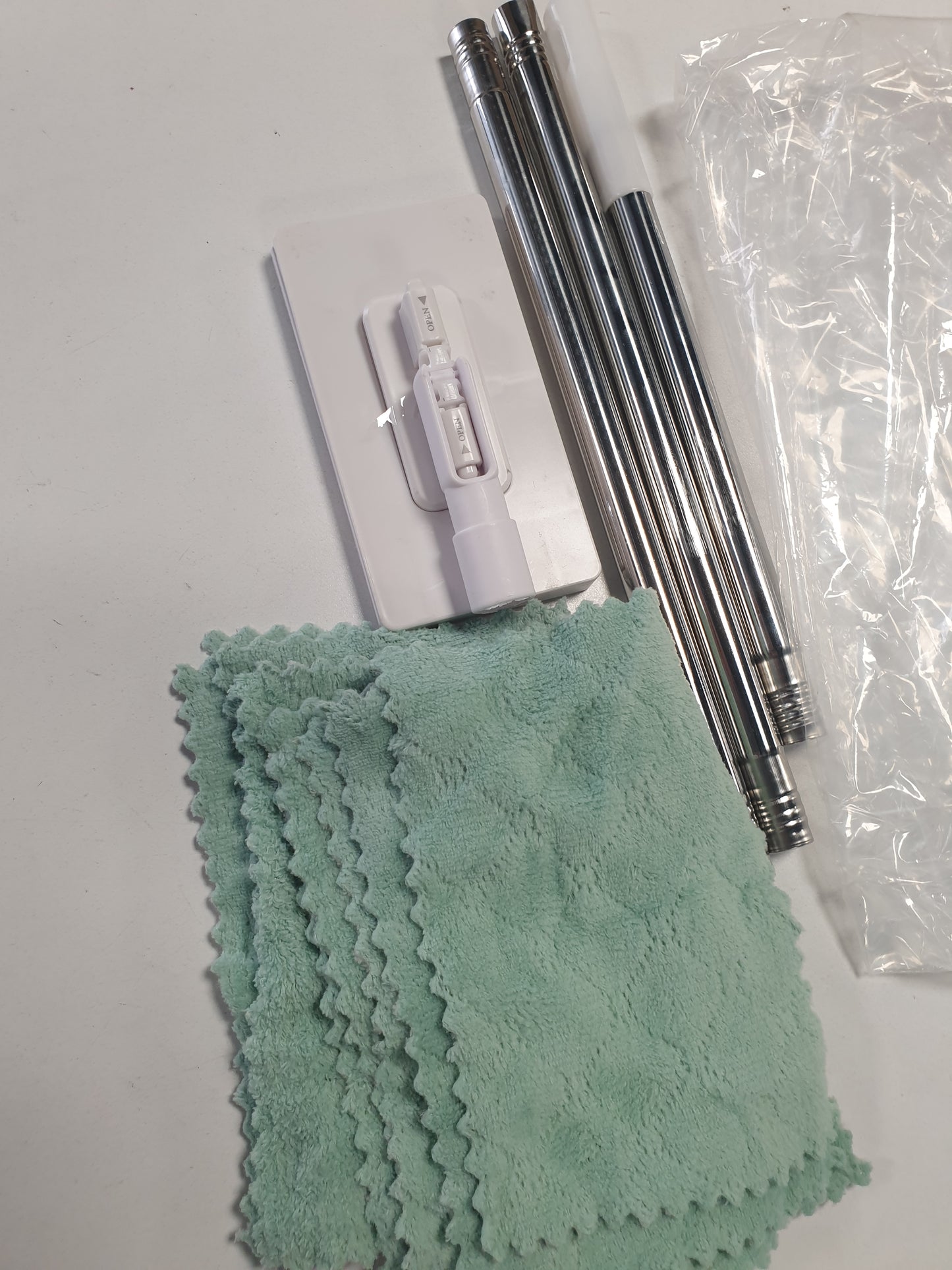 228562 - DAILIENFUS Mop me sistem shtrëngimi me shtytje, ndërrim jastëku me 1 buton, leckë shtrëngimi automatik, 10 lecka mikrofibre të ripërdorshme